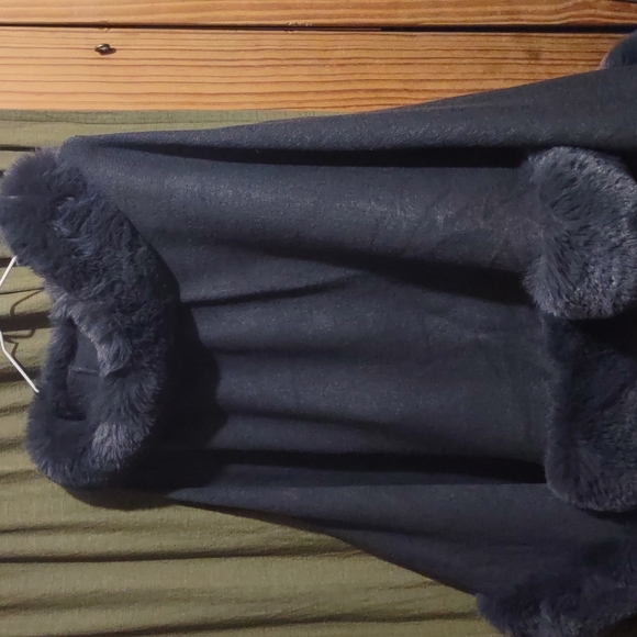 Cape - Picture 1 of 1